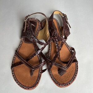 Caramba Leather Straps Sandal. Sz 7 Made in Mexico. Beachy, Boho, Tribal.